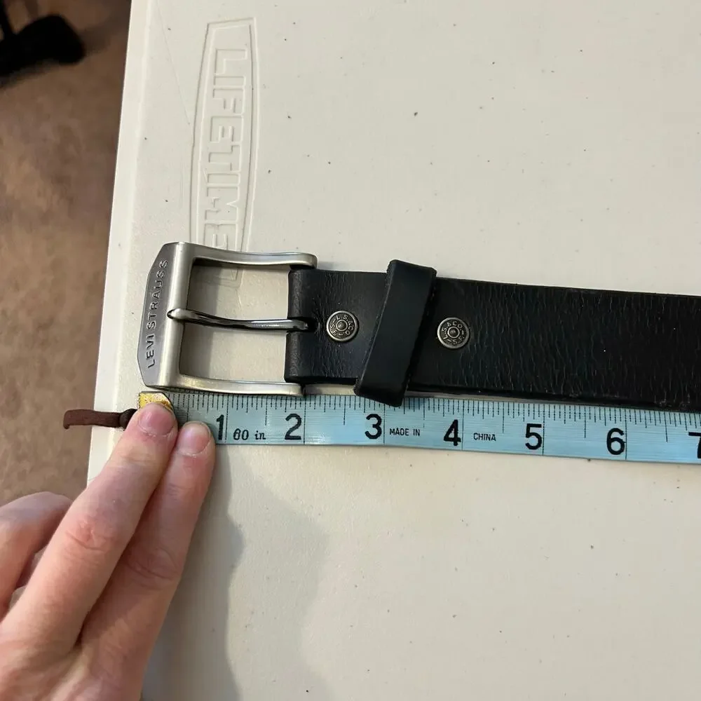 Black Levi's Genuine Leather Silver Buckle Belt Unisex Size Medium